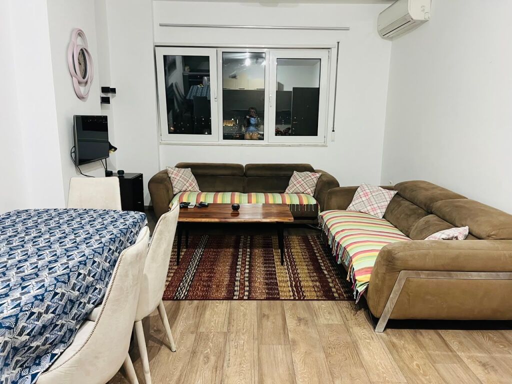 Apartment 2+1 for rent in Rruga Jordan Misja, Tirana, 90 m². Photo 1 of 3