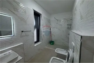 Apartament 2+1 me qera në Rruga Karl Gega, Tiranë, 100 m². Foto 8 nga 9