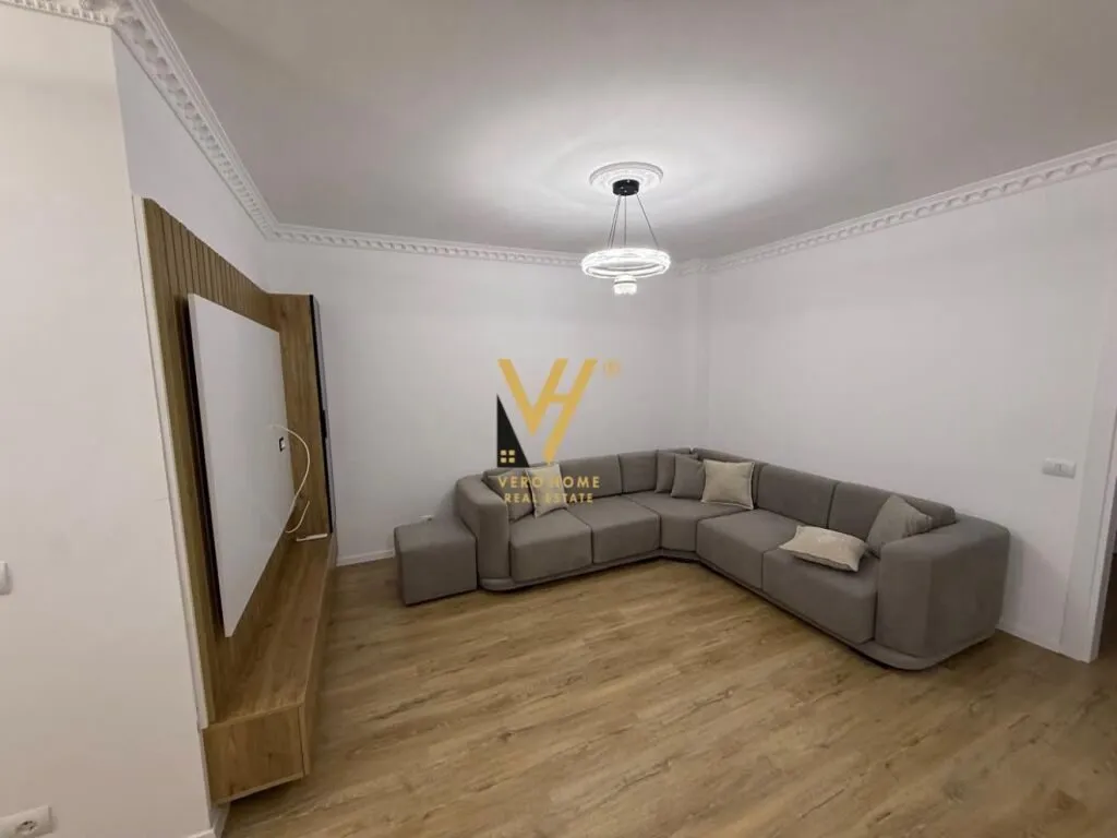 Appartamento 2+1 in affitto a Sheshi Shqiponja, Tirana, 105 m². Foto 1 di 6