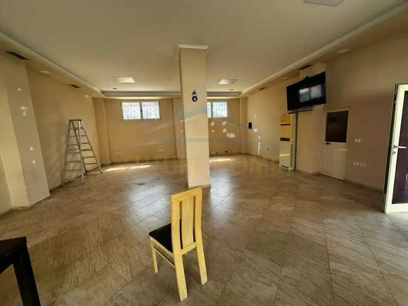 Ambient biznesi me qera në Rruga Hysen Kertusha, Durrës, 70 m²