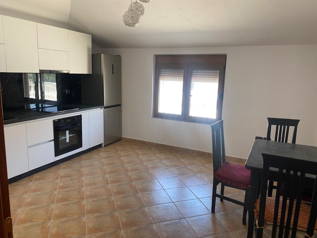 Apartment 3+1 for rent in Rruga 5 Maji, Tirana, 100 m²
