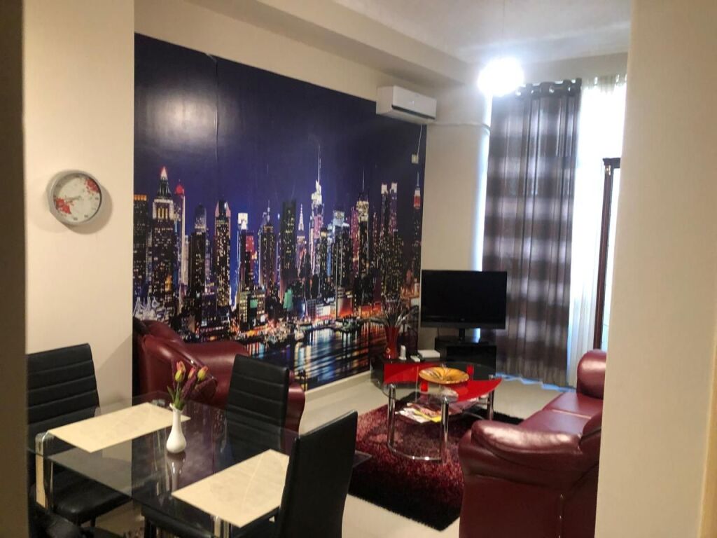 Appartamento 1+1 in affitto a Pazari i Ri, Tirana, 65 m²