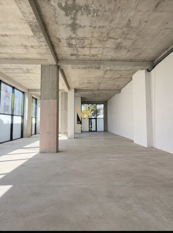 Shop for rent in Rruga e Bogdanëve, Tirana, 260 m². Photo 1 of 1
