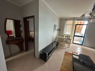 Apartament 1+1 me qera në Ish Ekspozita, Tiranë, 70 m². Foto 2 nga 4
