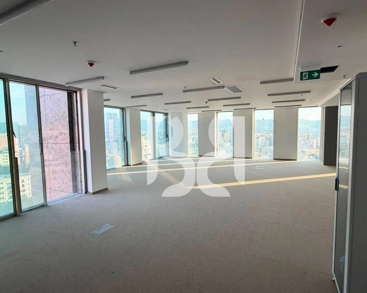 Office for rent in Bulevardi Bajram Curri, Tirana, 500 m². Photo 1 of 7