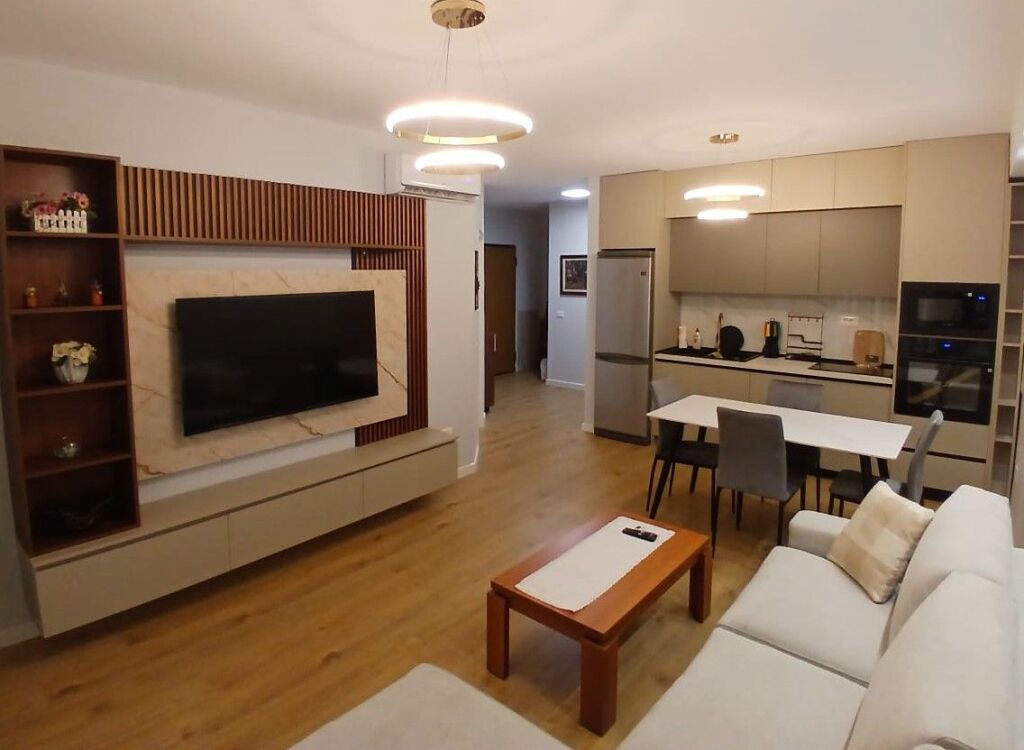 Apartament 2+1 me qera në Komuna e Parisit, Tiranë, 94 m²