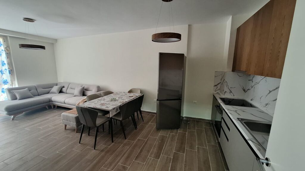 Appartamento 2+1 in affitto a Rruga 5 Maji, Tirana, 89 m². Foto 1 di 3
