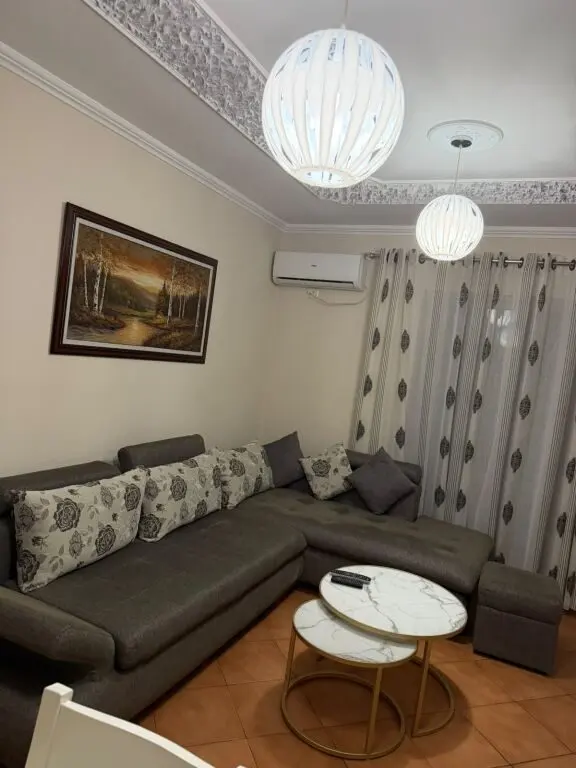 Apartament 2+1 me qera në Rruga Jordan Misja, Tiranë, 83 m²