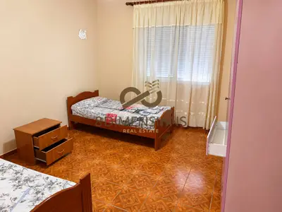 Apartament 2+1 me qera në Ali Demi, Tiranë, 90 m². Foto 7 nga 11