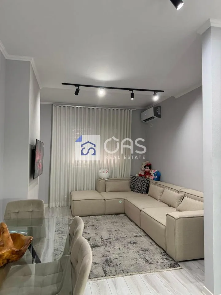 Appartamento 1+1 in affitto a Liqeni i Thatë, Tirana, 65 m². Foto 1 di 8