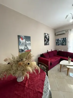 Appartamento 1+1 in affitto a Kombinat, Tirana, 56 m². Foto 1 di 7