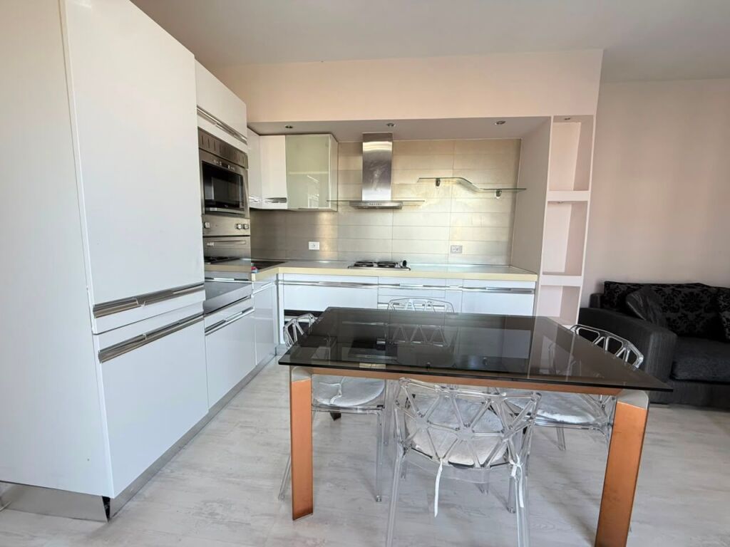 Apartament 1+1 me qera në Brryli, Tiranë, 70 m². Foto 3 nga 3