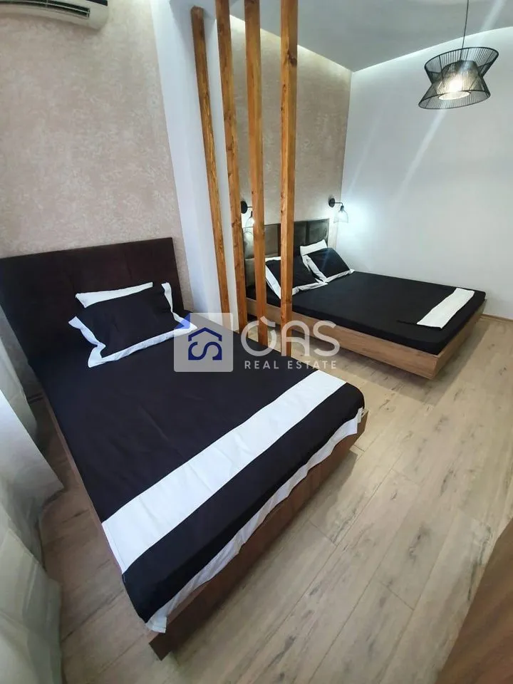 Apartment 1+1 for rent in Rruga Brrikadave, Tirana, 62 m². Photo 1 of 11