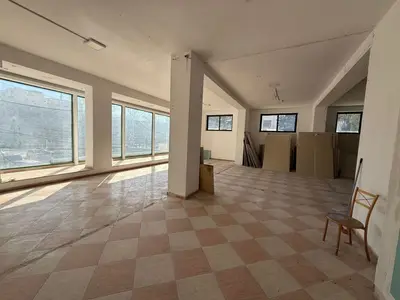 Ambient biznesi me qera në Ministria e Jashtme, Tiranë, 300 m². Foto 3 nga 9