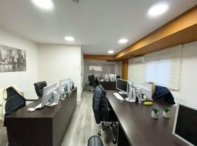 Ufficio in affitto a Sheshi Willson, Tirana, 200 m². Foto 3 di 8