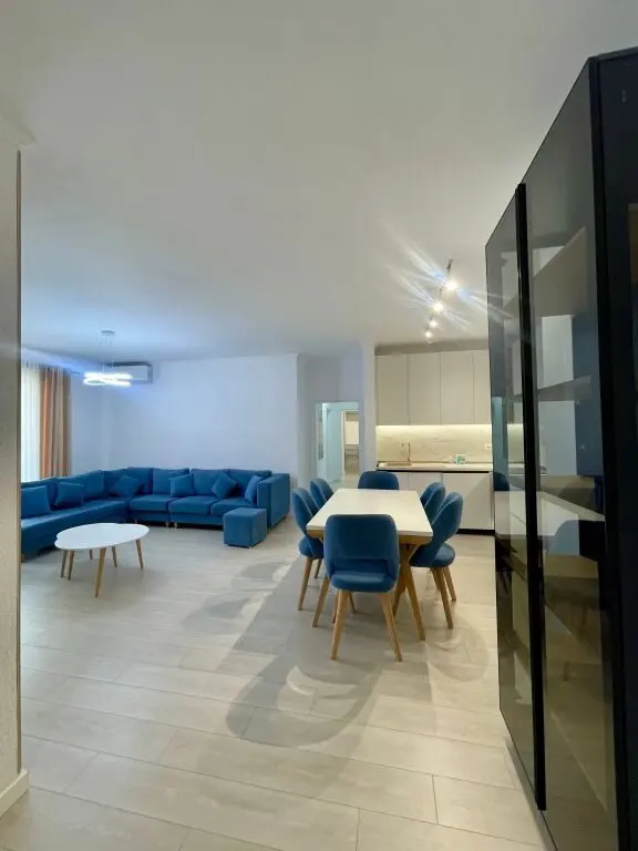 Appartamento 2+1 in affitto a Rruga Deshmorët e 4 Shkurtit, Tirana, 105 m²