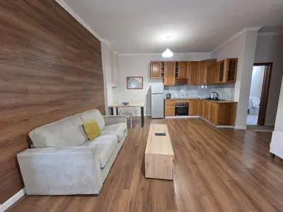 Apartament 1+1 me qera në Bulevardi Zogu I, Tiranë, 75 m². Foto 2 nga 6