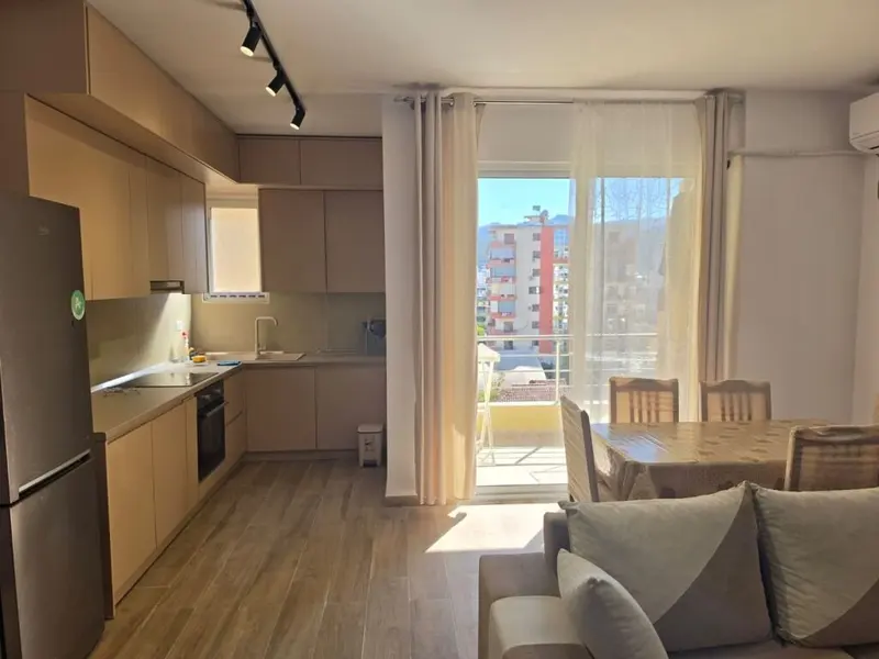 Apartament me qera në Lungomare, Vlorë, 100 m²