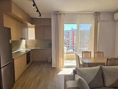 Appartamento in affitto a Lungomare, Valona, 100 m². Foto 1 di 9