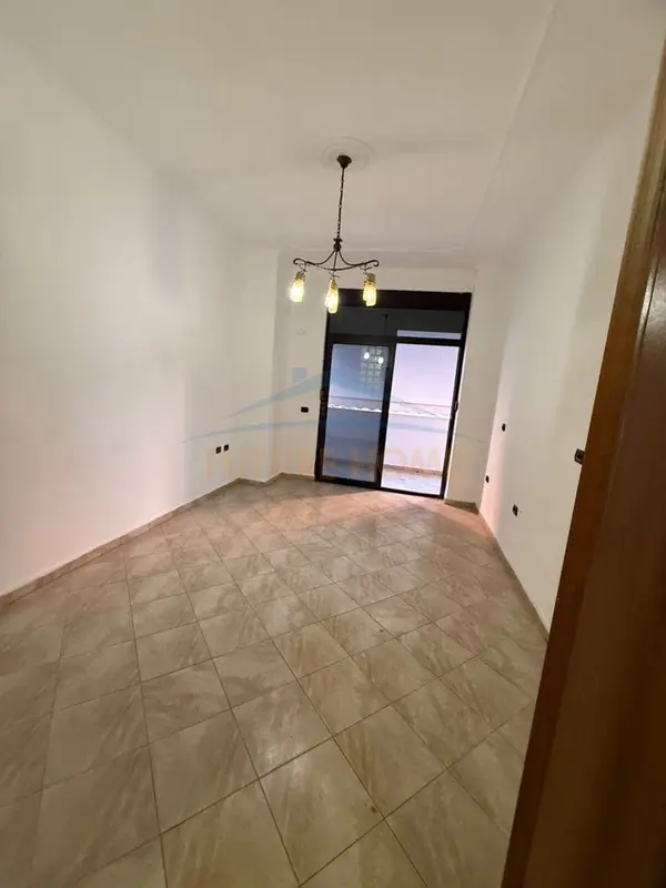 Zyrë me qera në kompleksi Panorama, Tiranë, 94 m²
