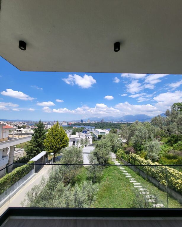 Villa in affitto a Liqeni i Thatë, Tirana, 400 m². Foto 3 di 3