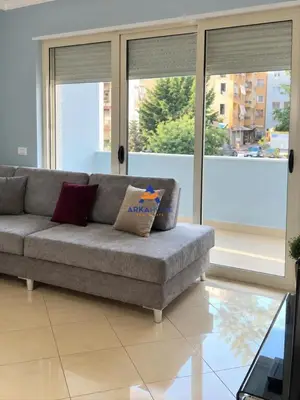 Apartament 1+1 me qera në Pallatet Cabej, Tiranë, 60 m². Foto 1 nga 5