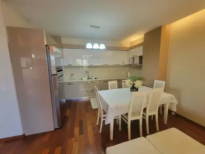 Appartamento 2+1 in affitto a Kthesa e Kamzës, Tirana, 94 m². Foto 5 di 12