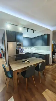 Apartament 2+1 me qera në Komuna e Parisit, Tiranë, 105 m². Foto 3 nga 6