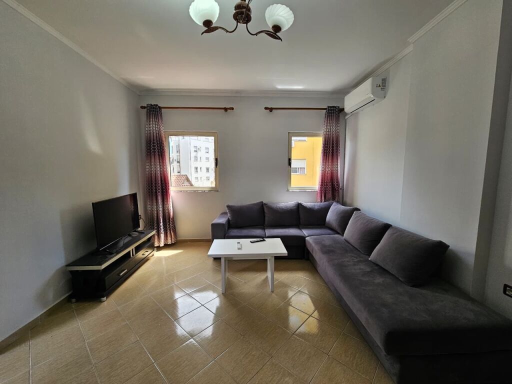 Appartamento 1+1 in affitto a Komuna e Parisit, Tirana, 70 m². Foto 2 di 3