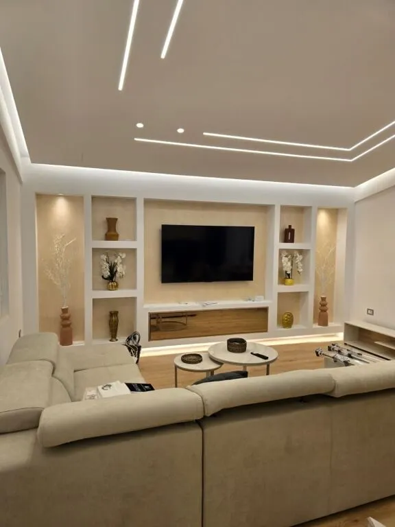 Casa indipendente in affitto a Petrelë, Tirana, 200 m². Foto 1 di 5