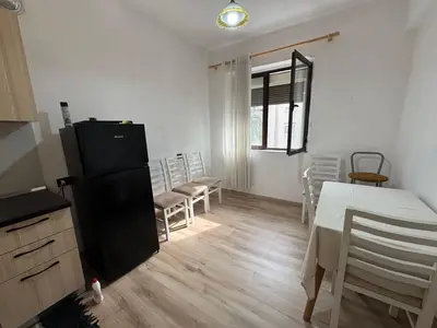 Appartamento 1+1 in affitto a Qendër, Durazzo, 61 m². Foto 3 di 6
