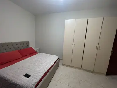 Appartamento 1+1 in affitto a Komuna e Parisit, Tirana, 65 m². Foto 3 di 5