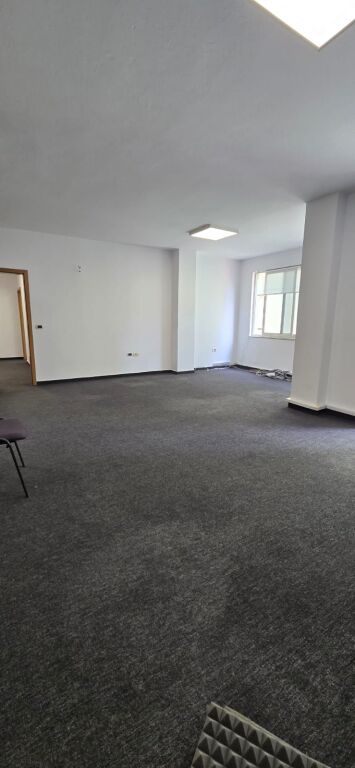 Ufficio in affitto a Blloku, Tirana, 132 m². Foto 2 di 3