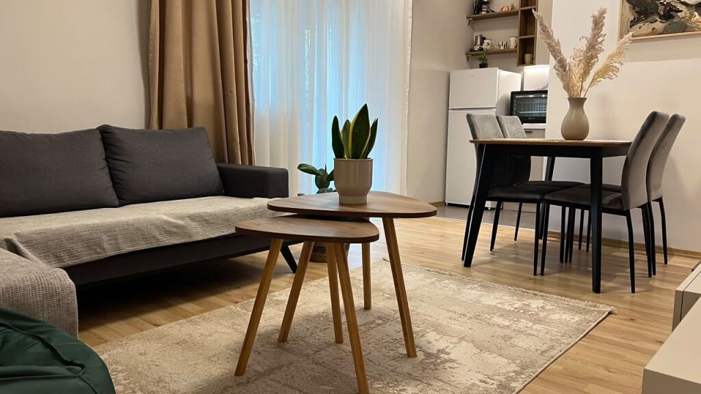 Apartment 2+1 for rent in Tirana, 90 m². Photo 1 of 3