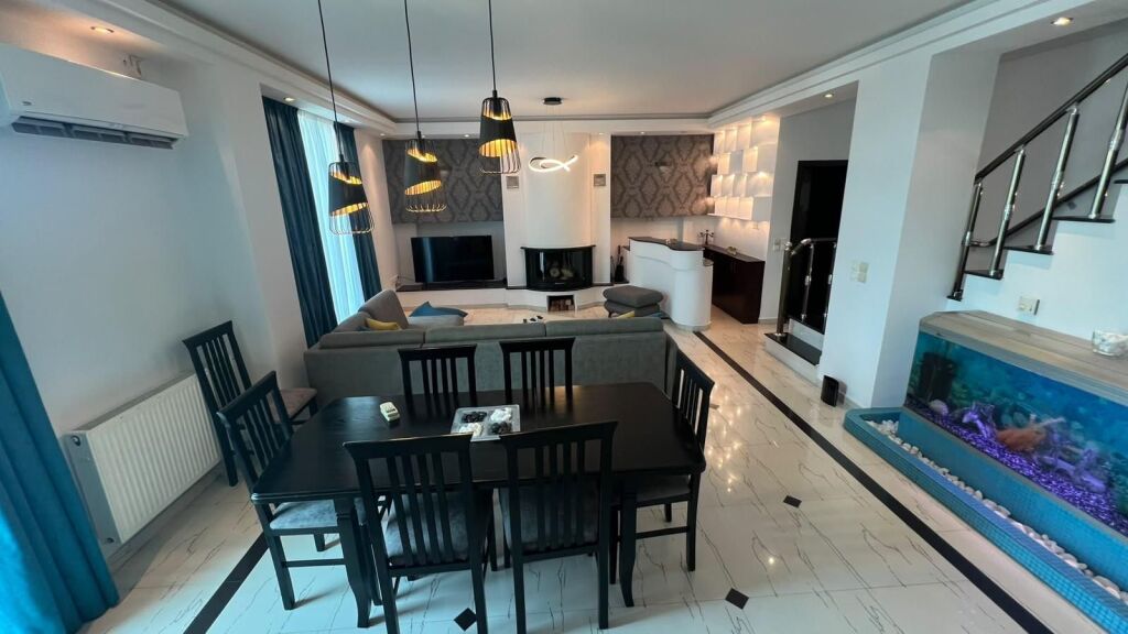 Duplex for rent in Blloku i Ambasadave, Tirana, 160 m². Photo 1 of 3