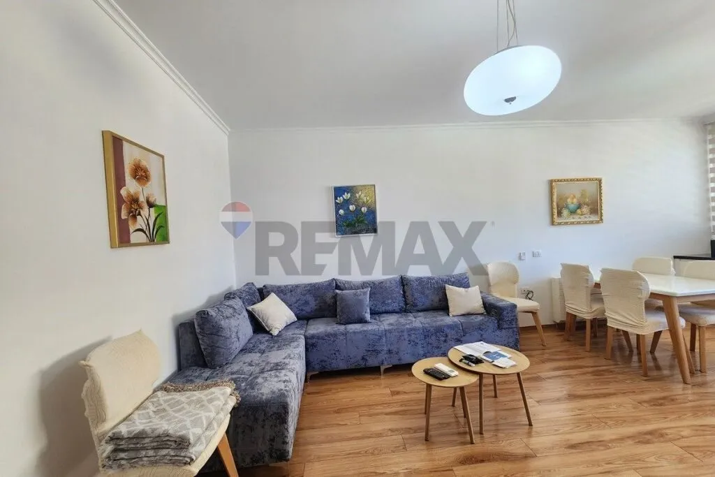 Apartament 2+1 me qera në Rruga Qemal Stafa, Tiranë, 90 m². Foto 1 nga 10