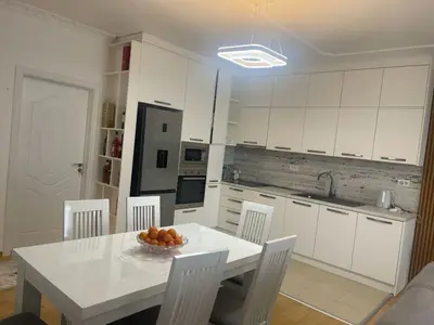 Apartament 2+1 me qera në TEG, Tiranë, 110 m². Foto 3 nga 8