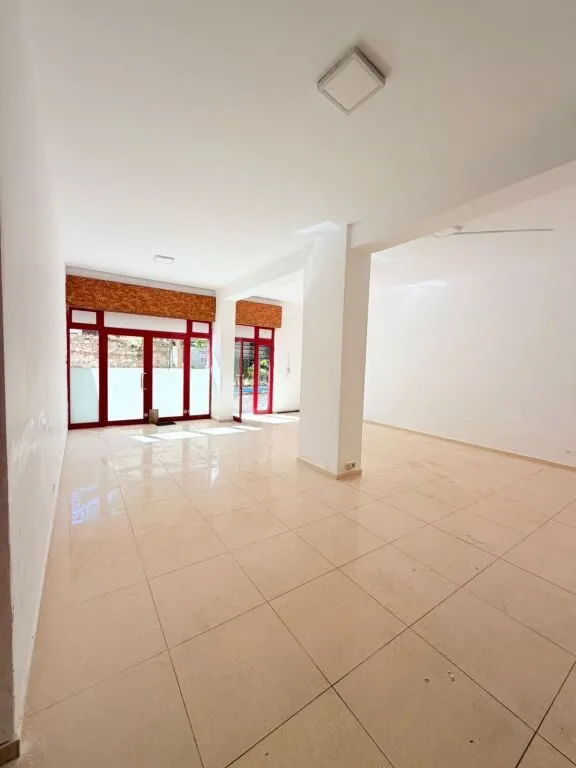 Ambient biznesi me qera në Poliklinika, Durrës, 92 m². Foto 1 nga 5