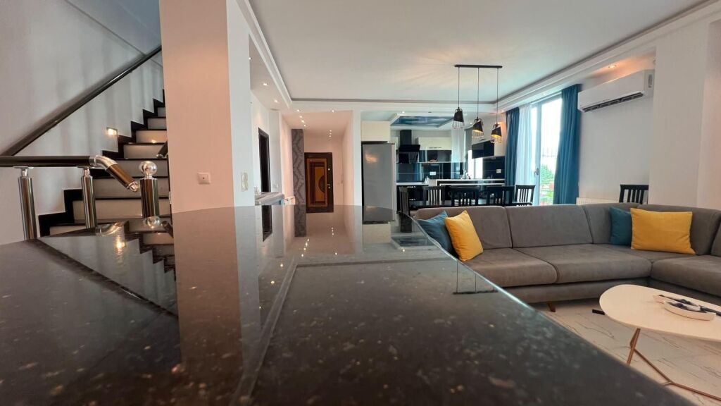 Duplex for rent in Blloku i Ambasadave, Tirana, 160 m². Photo 2 of 3