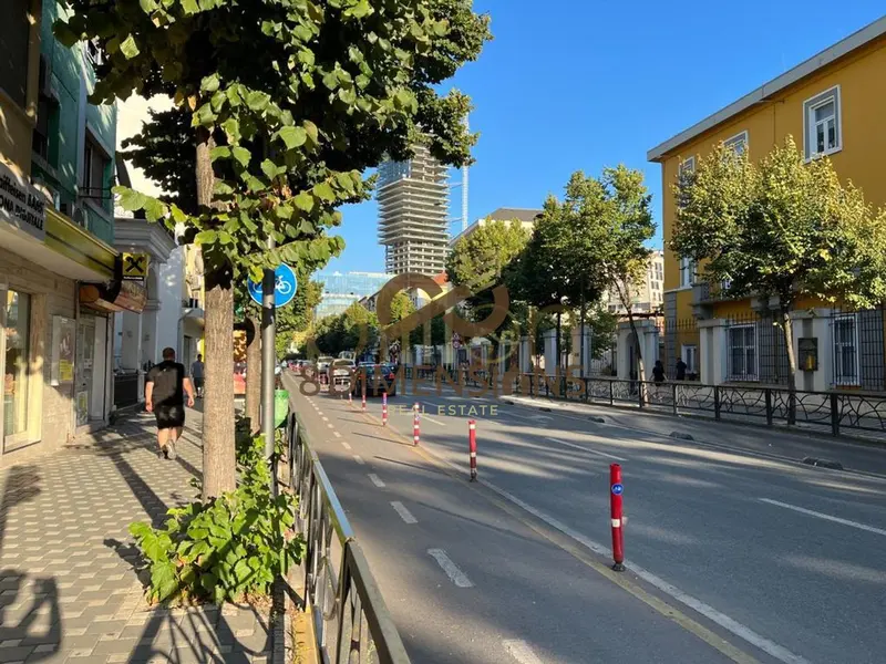 Apartament 2+1 me qera në Blloku, Tiranë, 150 m²