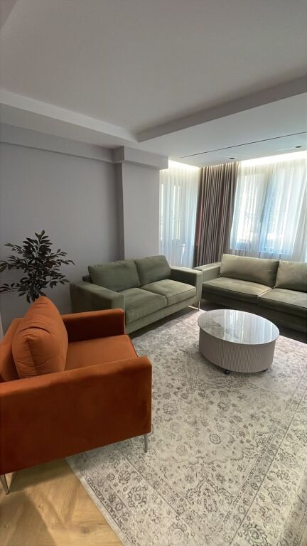 Apartment 2+1 for rent in Blloku, Tirana, 130 m². Photo 1 of 3