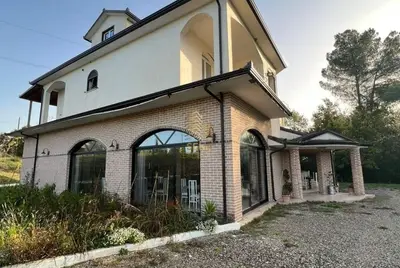 Locale in affitto a Pjeze, Durazzo, 444 m². Foto 4 di 10