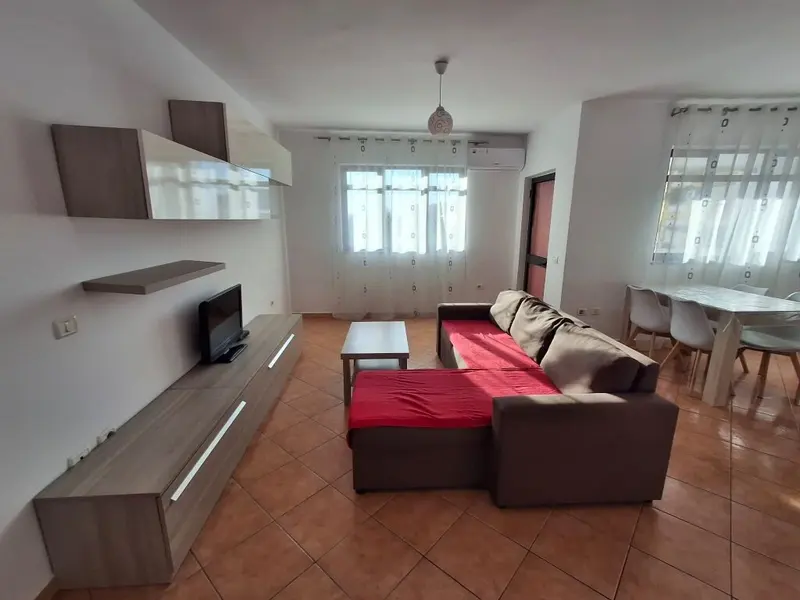 Appartamento 2+1 in affitto a Kthesa e Kamzës, Tirana, 90 m²